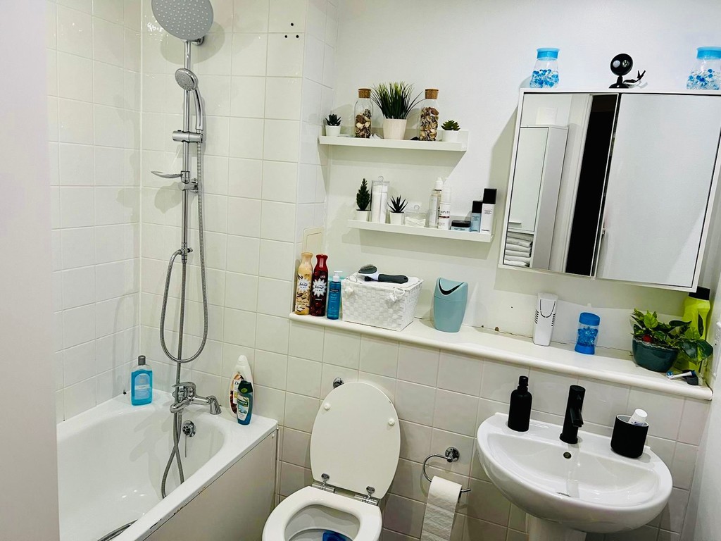 2 bed apartment for sale in Page Road, Feltham  - Property Image 9