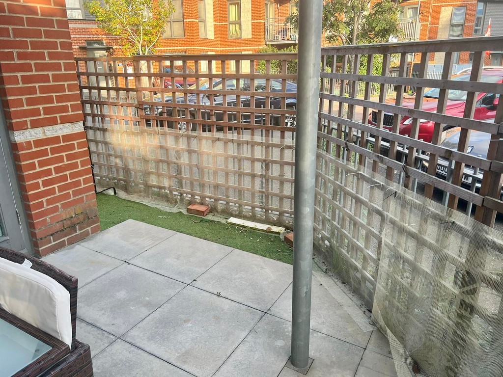 2 bed apartment for sale in Page Road, Feltham  - Property Image 10