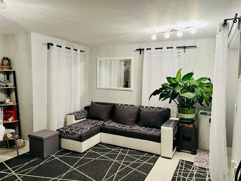 2 bed apartment for sale in Page Road, Feltham  - Property Image 1