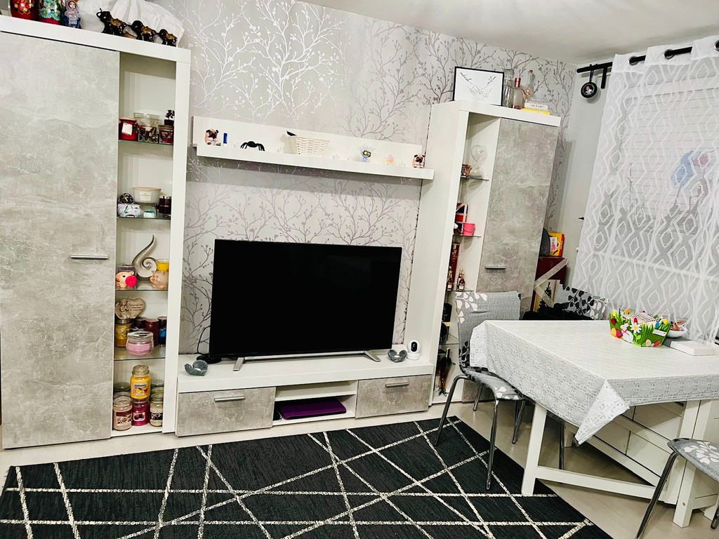 2 bed apartment for sale in Page Road, Feltham 2