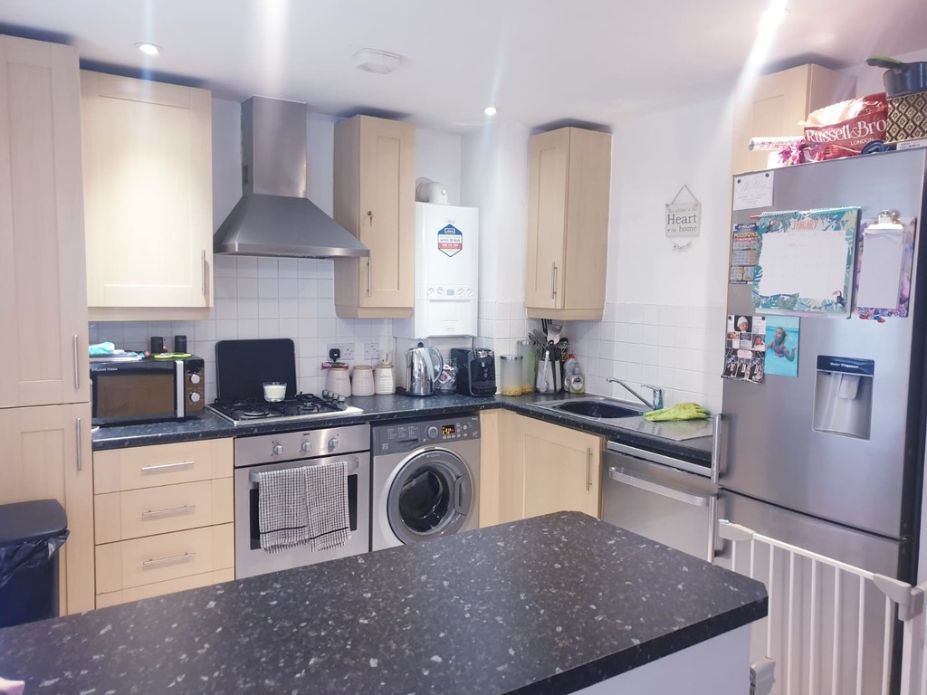 2 bed apartment for sale in Page Road, Feltham  - Property Image 3