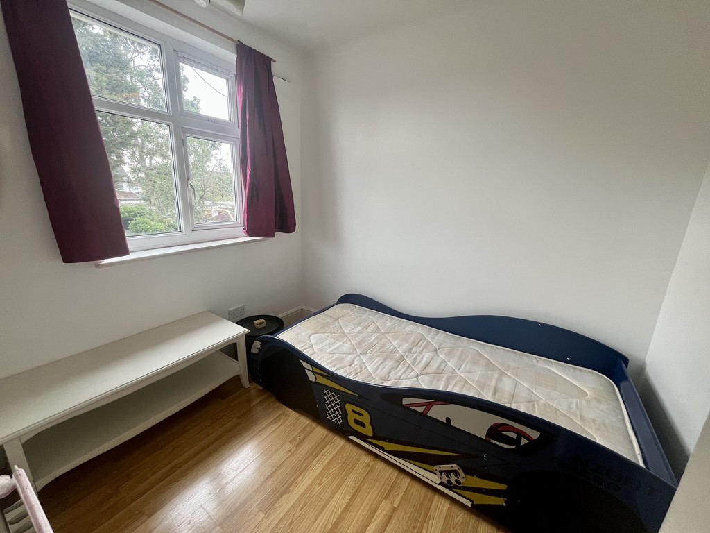 3 bed end of terrace house to rent in Sunningdale Avenue, Feltham  - Property Image 9