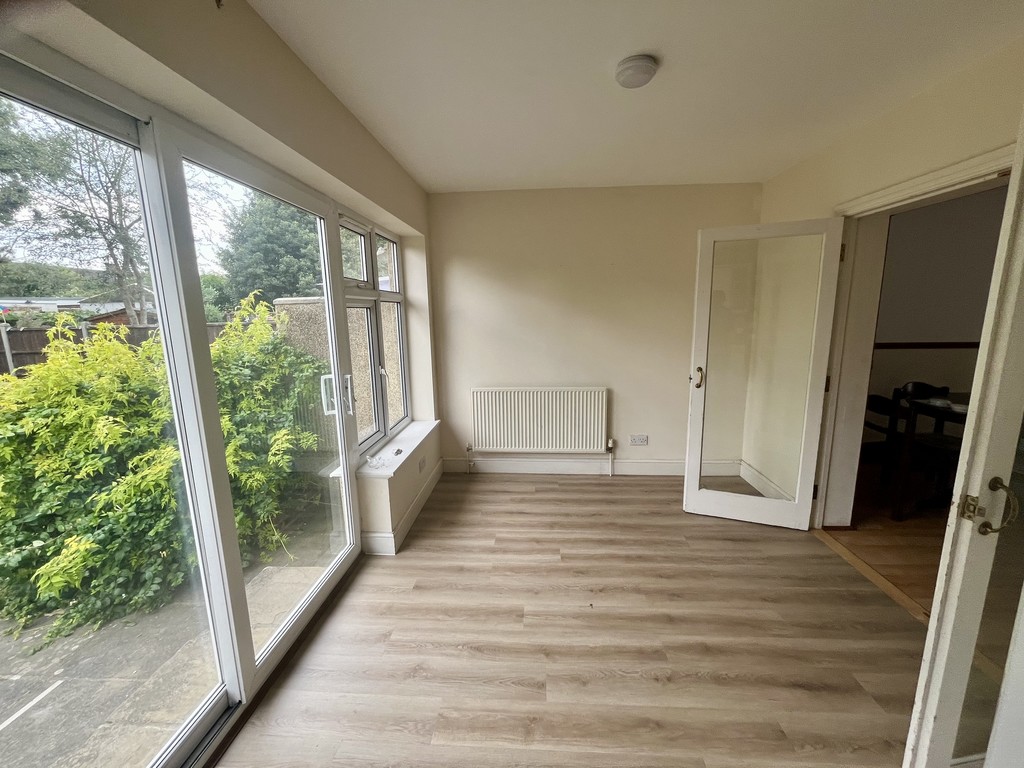 3 bed end of terrace house to rent in Sunningdale Avenue, Feltham  - Property Image 6