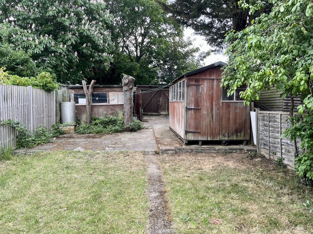 3 bed end of terrace house to rent in Sunningdale Avenue, Feltham  - Property Image 2