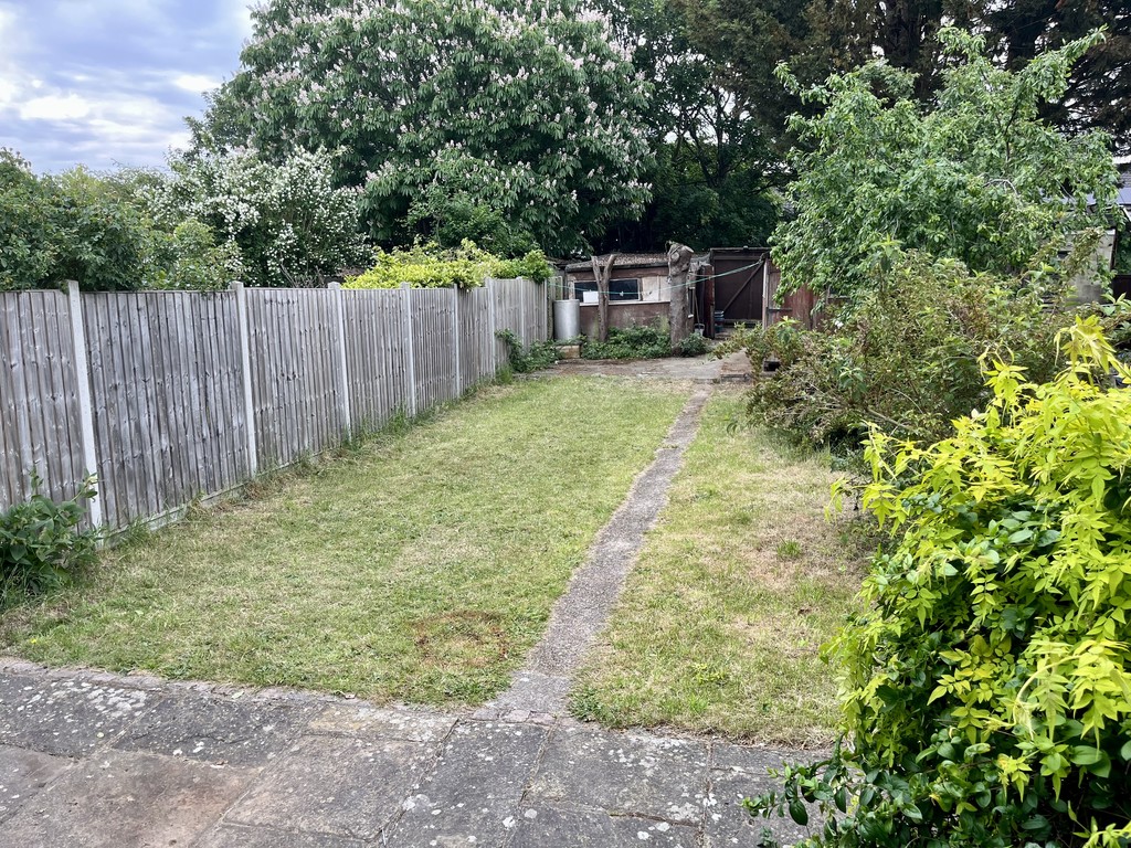3 bed end of terrace house to rent in Sunningdale Avenue, Feltham  - Property Image 14