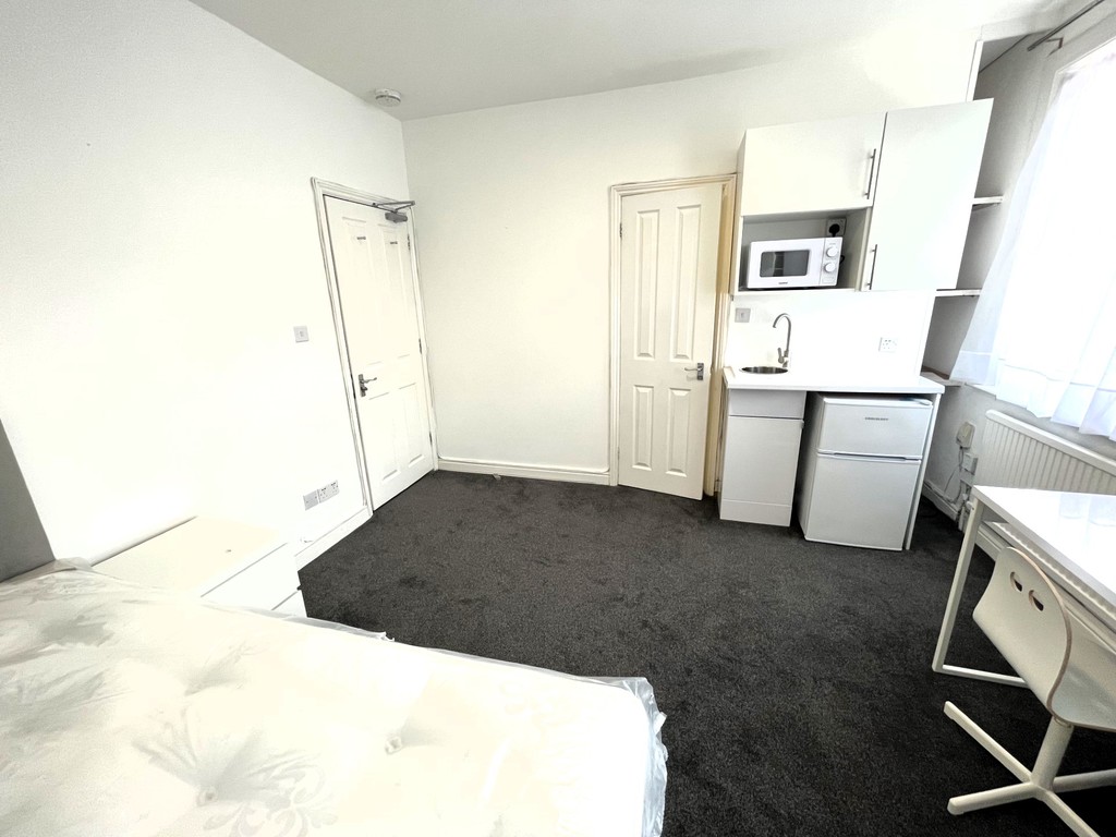 1 bed house share to rent in Clare Road, Middlesex  - Property Image 3