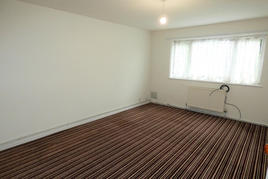2 bed flat to rent in Roman Close, Feltham
