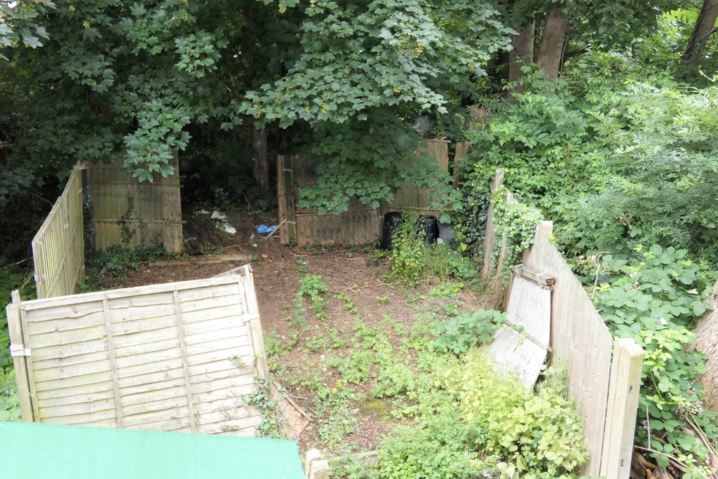 2 bed flat to rent in Roman Close, Feltham 6