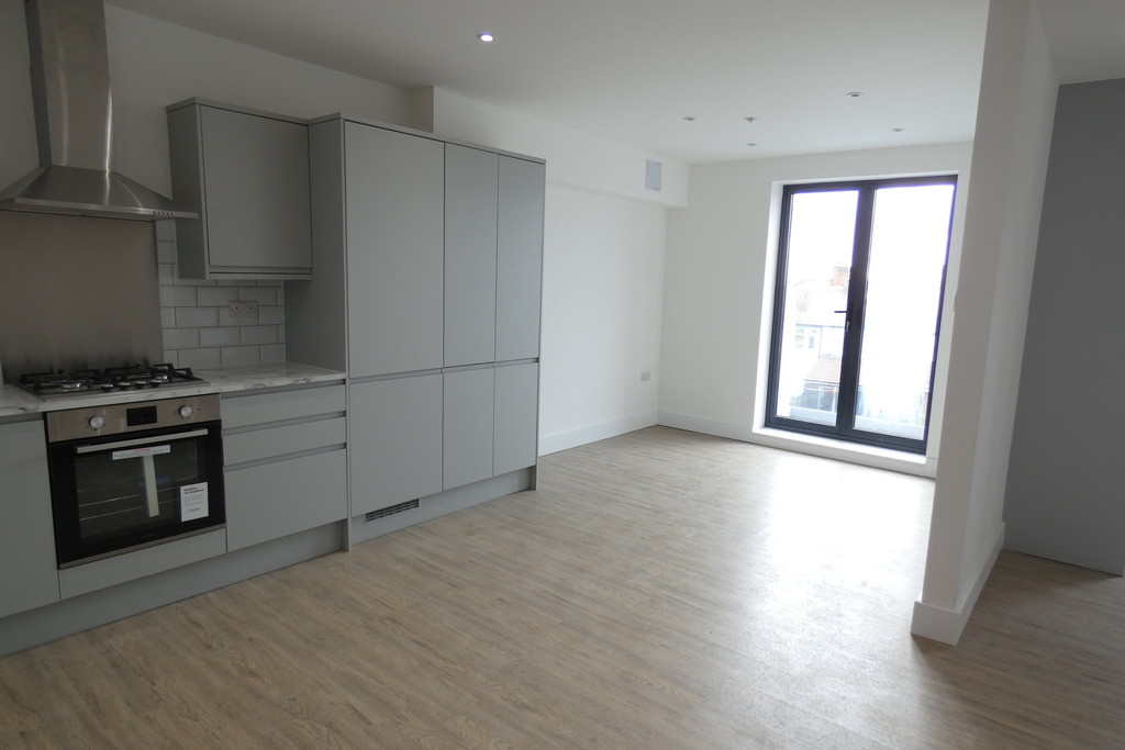 1 bed flat to rent in Allenby Road, Southall 3