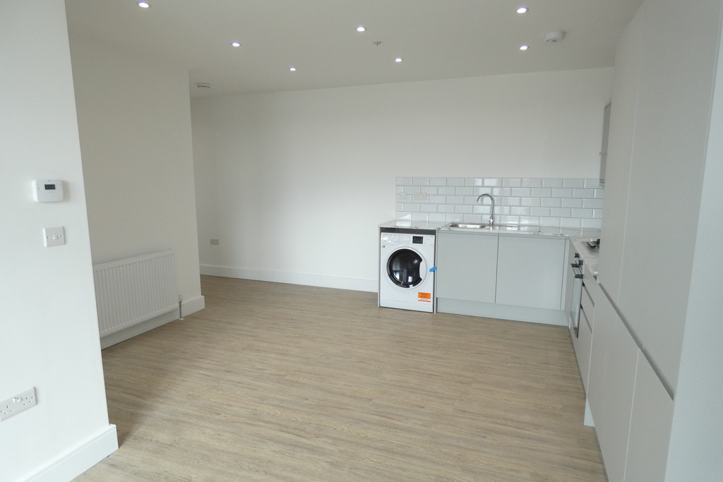 1 bed flat to rent in Allenby Road, Southall 2