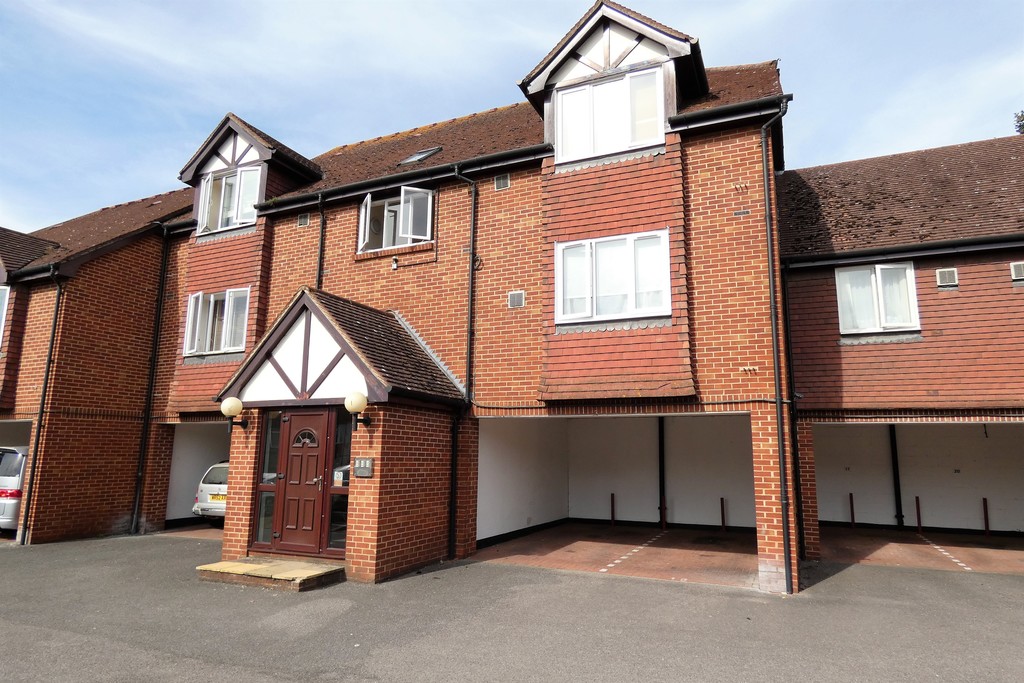 1 bed flat for sale in Hatton Road, Feltham 0