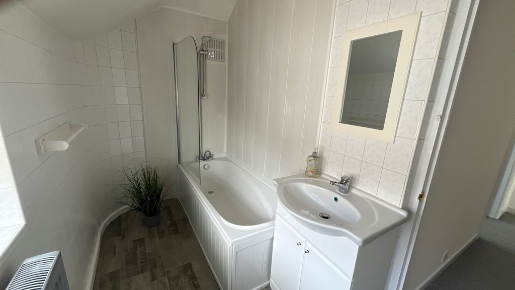 3 bed semi-detached house to rent in Kingston Avenue, Feltham  - Property Image 10