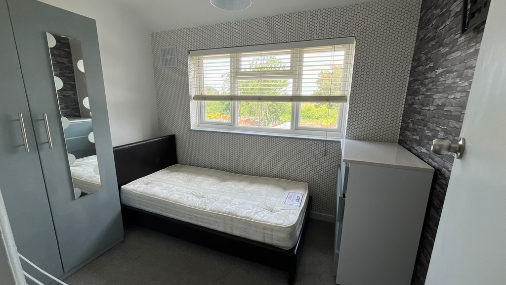3 bed semi-detached house to rent in Kingston Avenue, Feltham  - Property Image 12