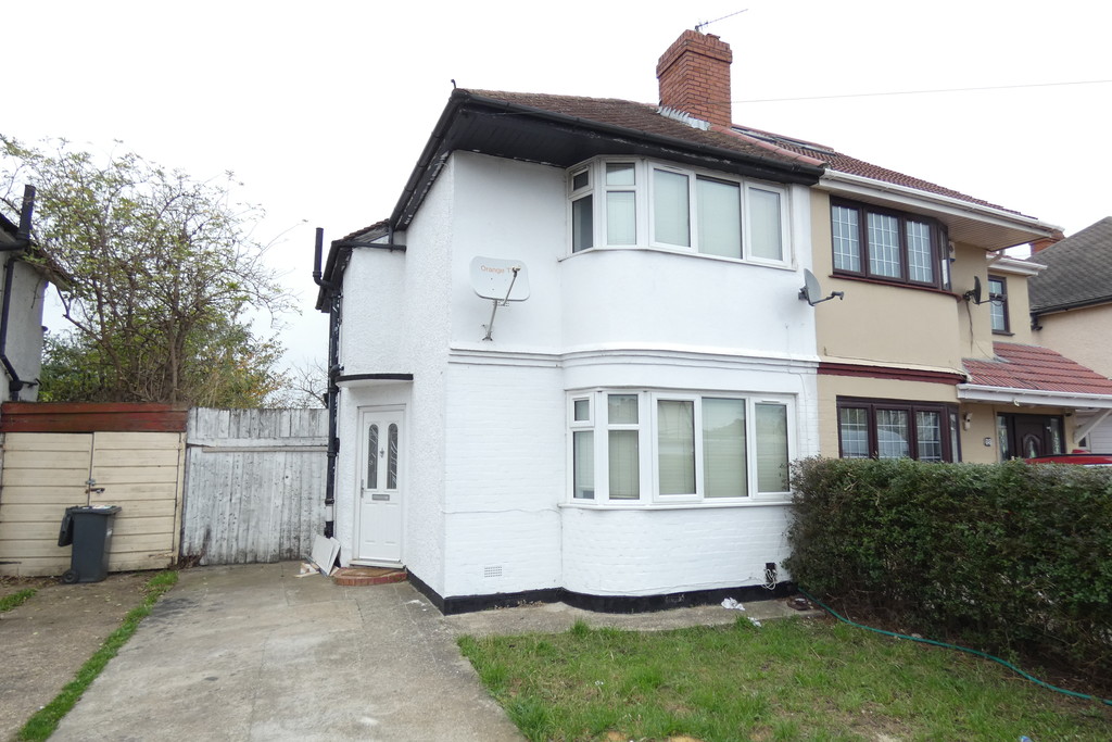 Empire Estates are pleased to offer this delightful property TO LET.  Available IMMEDIATELY & Situated off Staines Road is this well presented, spacious and recently decorated 3 bedroom house.  Comprises Entrance, Living room, Bedroom 3, Fitted Kitchen with stairs leading to Bedrooms 1, 2 and Bathroom/WC.  Further benefits include double glazing, gas central heating and good sized rear garden.Just a short walk from Bedfont shops, schools and GREAT TRANSPORT LINKS.  Early viewings are highly recommended.