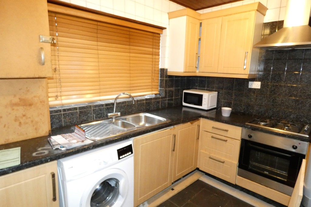 3 bed semi-detached house to rent in Kingston Avenue, Feltham  - Property Image 3