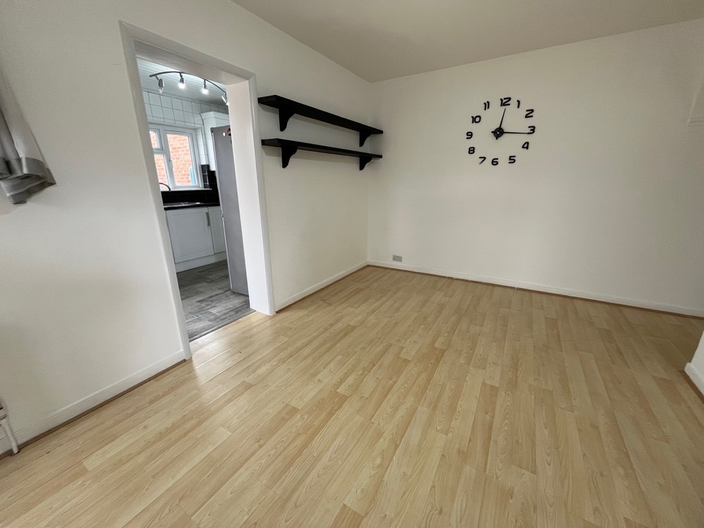3 bed semi-detached house to rent in Kingston Avenue, Feltham  - Property Image 4