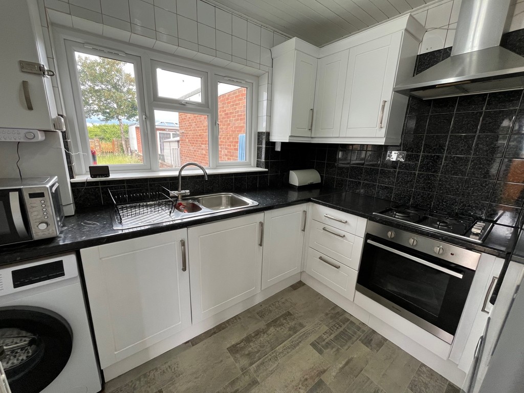 3 bed semi-detached house to rent in Kingston Avenue, Feltham  - Property Image 6