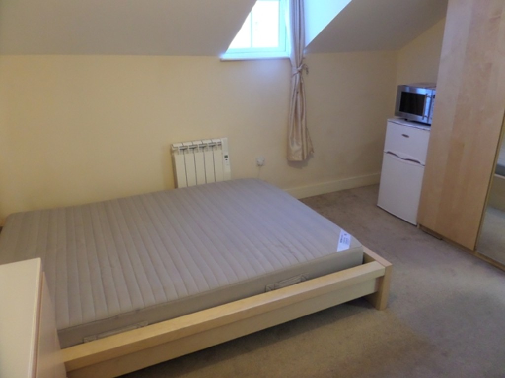 1 bed house share to rent in Grove Road R, Middlesex  - Property Image 2