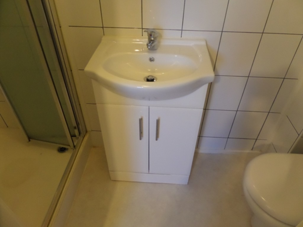 1 bed house share to rent in Grove Road R, Middlesex 2