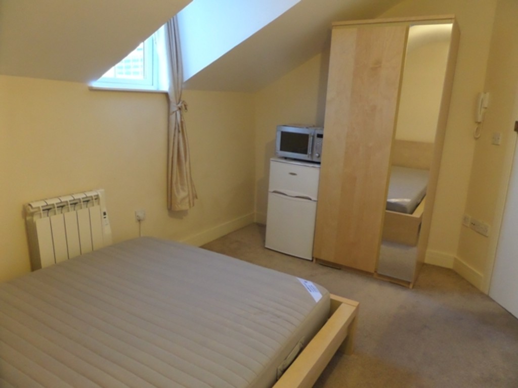 1 bed house share to rent in Grove Road R, Middlesex 4