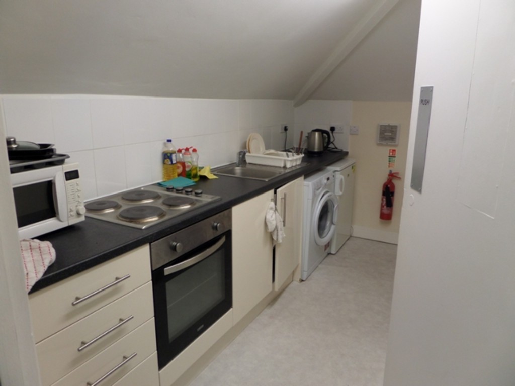 1 bed house share to rent in Grove Road R, Middlesex 6