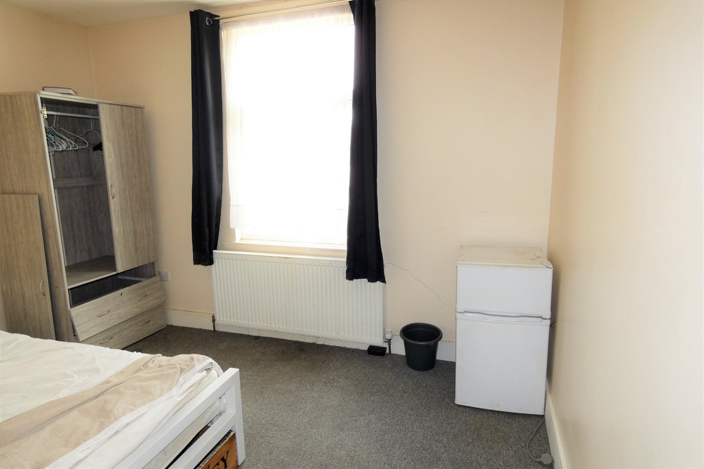 1 bed house share to rent in Lady Margaret Road, Southall 5