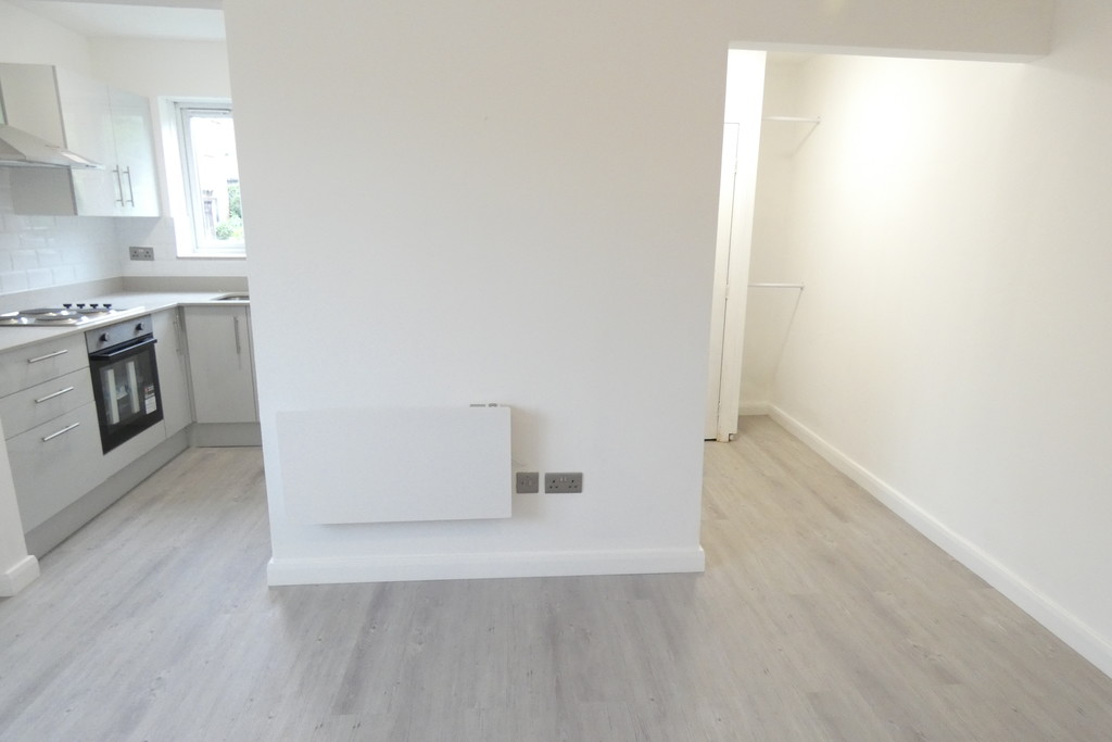 Flat to rent in Brendon Close, Hayes 5