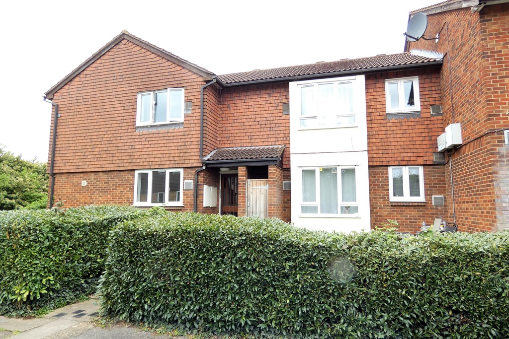 Flat to rent in Brendon Close, Hayes 1