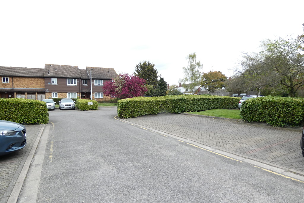 Flat to rent in Brendon Close, Hayes  - Property Image 8