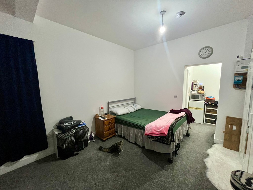 1 bed house share to rent in Grove Road R, Middlesex 6