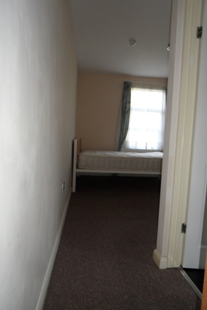 1 bed house share to rent in Otterfield Road, Middlesex  - Property Image 4