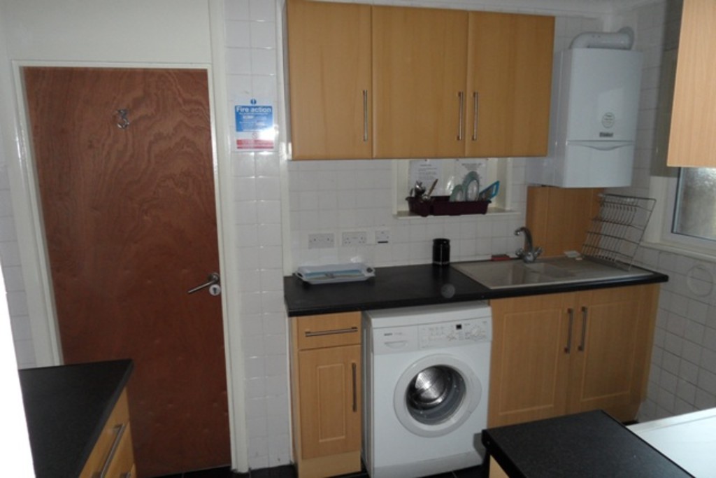 1 bed house share to rent in Otterfield Road, Middlesex 6