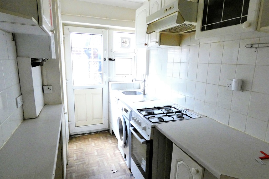 2 bed ground floor maisonette for sale in Staines Road, Feltham 2