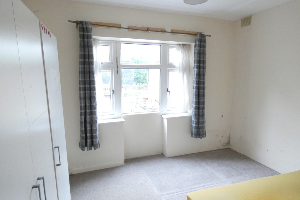 2 bed ground floor maisonette for sale in Staines Road, Feltham 4