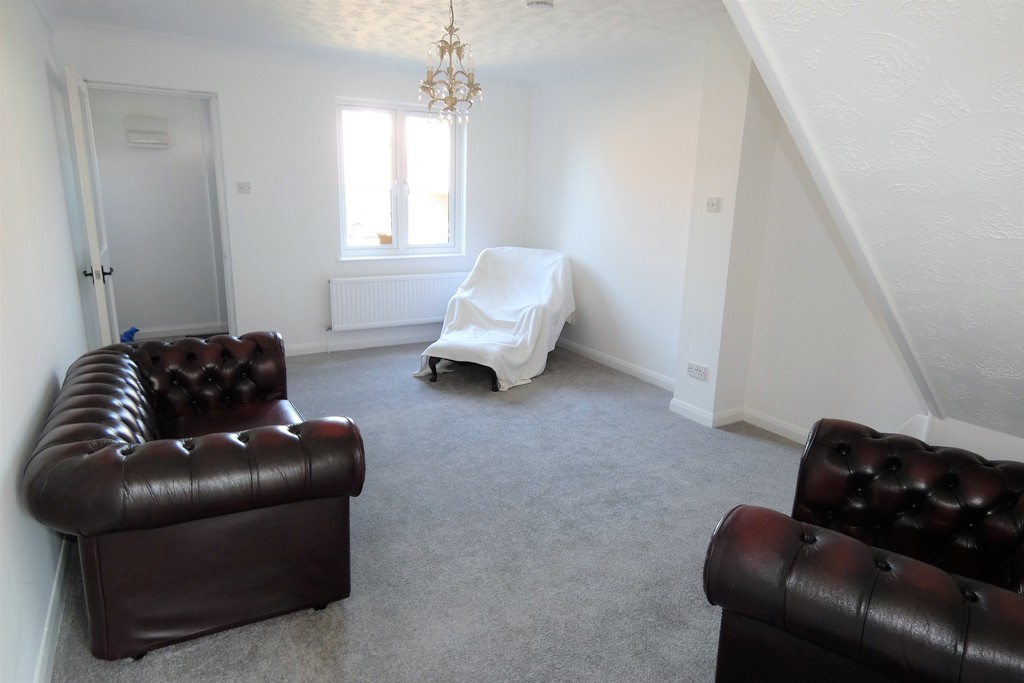2 bed end of terrace house for sale in Kendal Close, Feltham 1