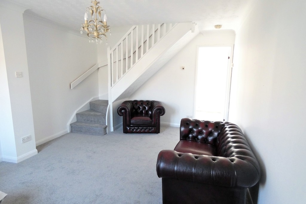 2 bed end of terrace house for sale in Kendal Close, Feltham 3