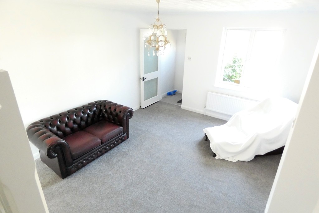 2 bed end of terrace house for sale in Kendal Close, Feltham 5