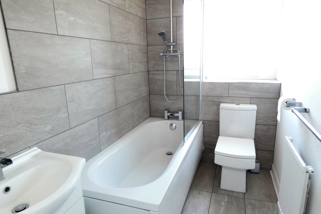 2 bed end of terrace house for sale in Kendal Close, Feltham 9
