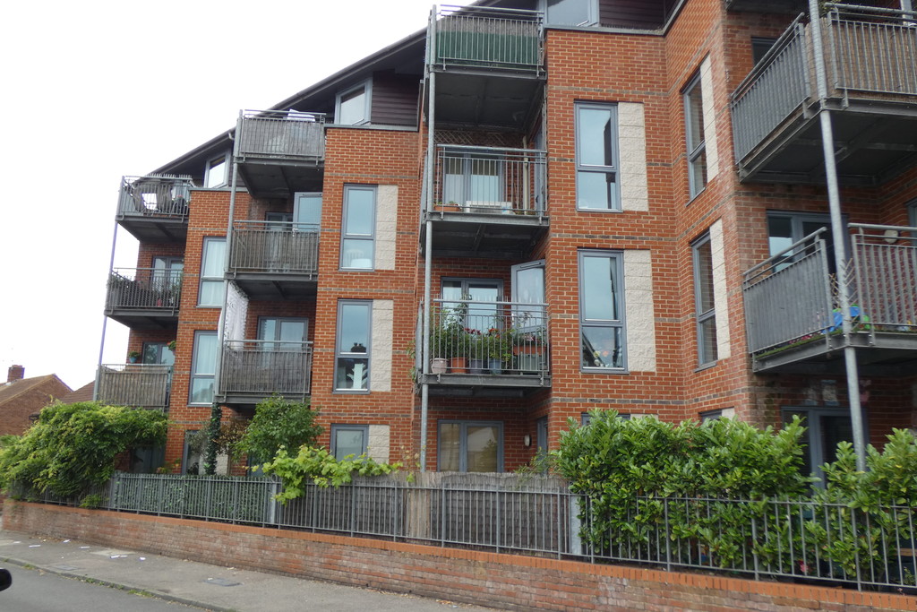 1 bed flat for sale in New Road, Feltham 0