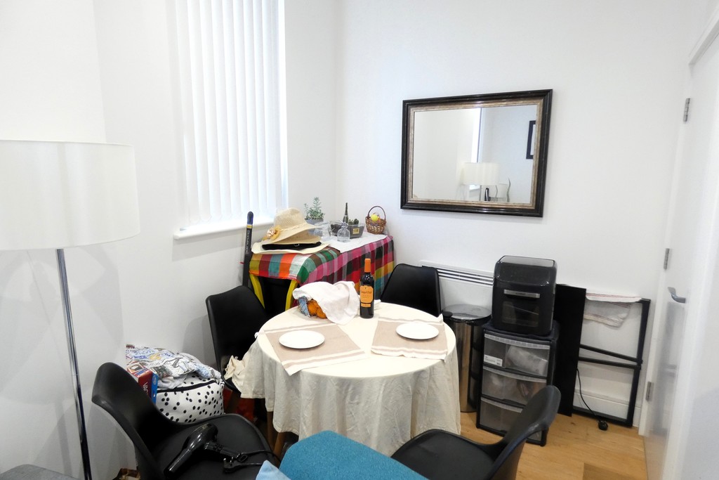 1 bed flat for sale in Douglas Road, Hounslow  - Property Image 5