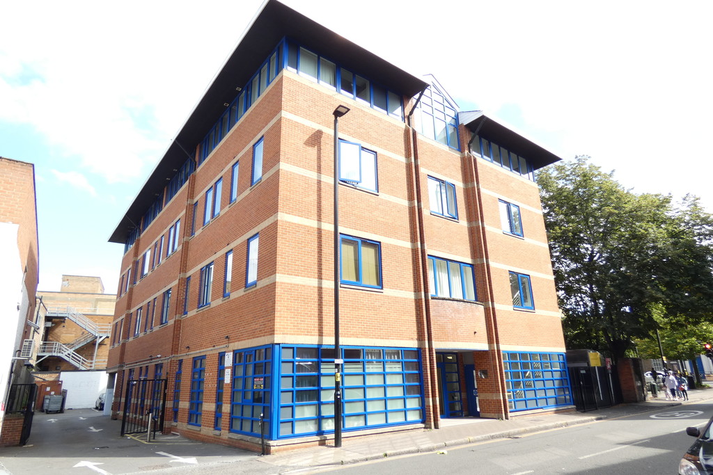 1 bed flat for sale in Douglas Road, Hounslow 1