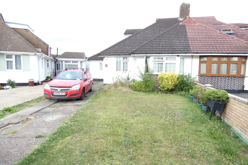 4 bed semi-detached bungalow for sale in Hardwicke Avenue, Middlesex 17