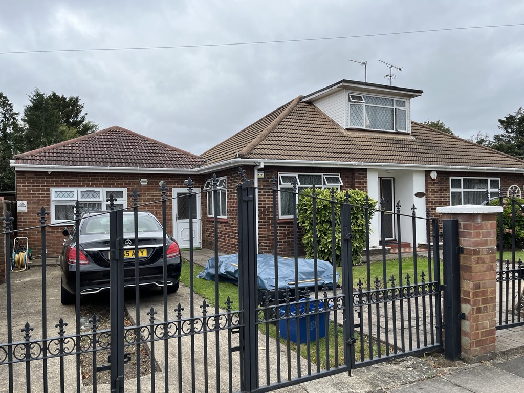 1 bed apartment to rent in Curtis Road, Hounslow 10