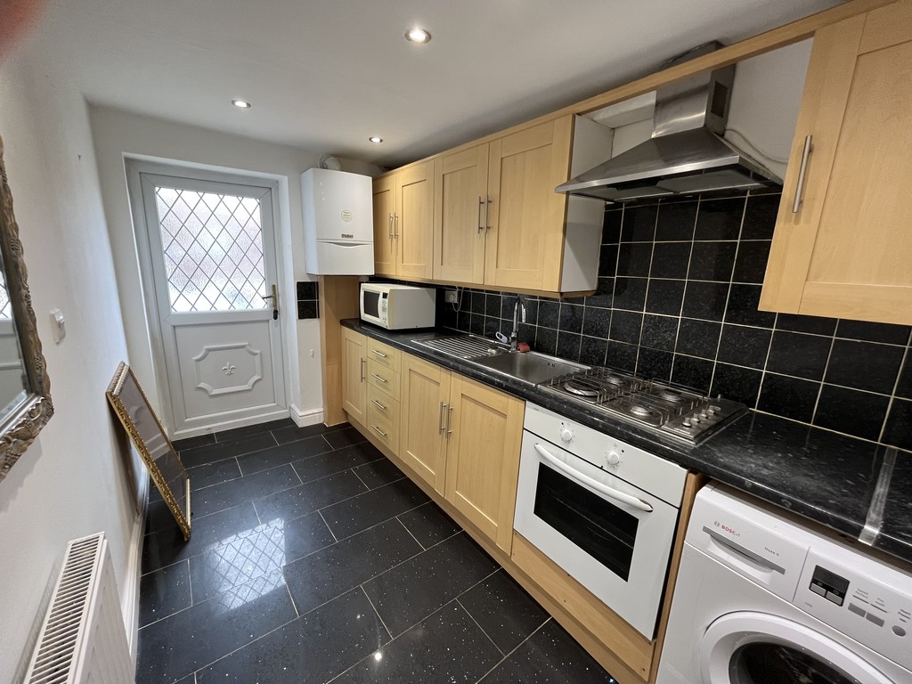 1 bed apartment to rent in Curtis Road, Hounslow  - Property Image 2