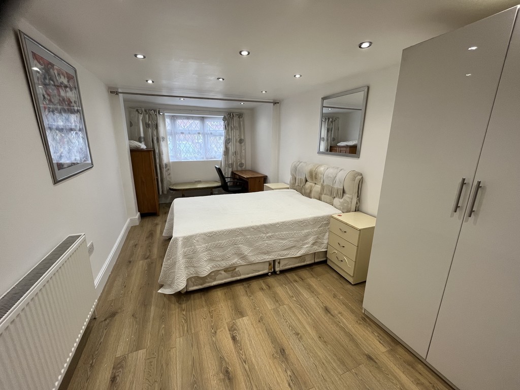 1 bed apartment to rent in Curtis Road, Hounslow  - Property Image 3