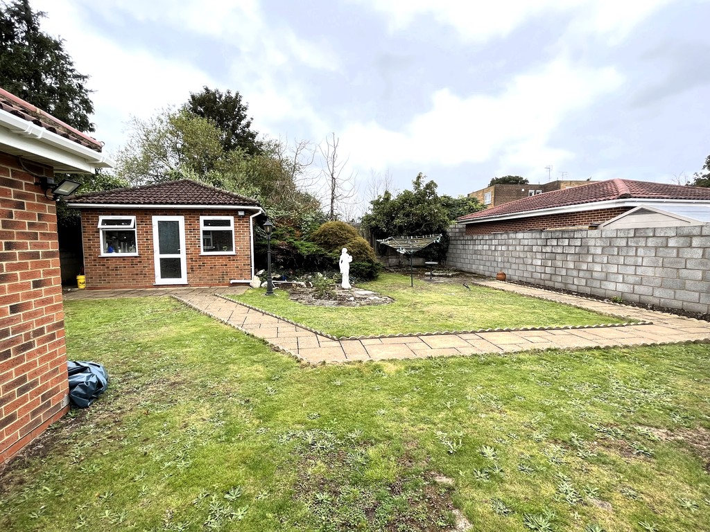 1 bed apartment to rent in Curtis Road, Hounslow  - Property Image 8