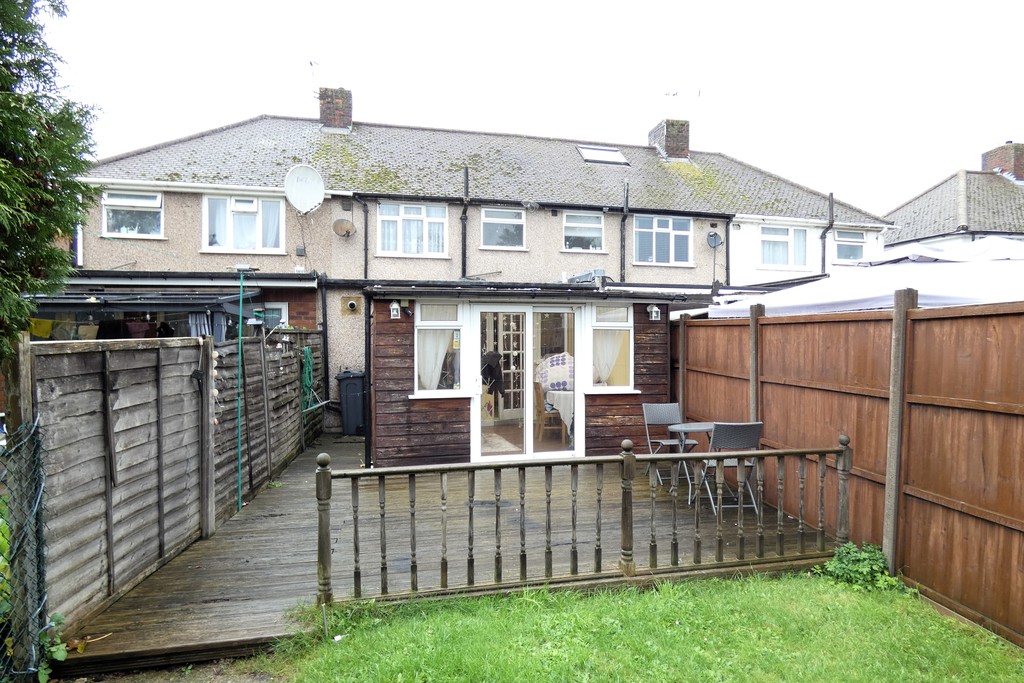 3 bed terraced house for sale in Lansbury Avenue, Feltham 13