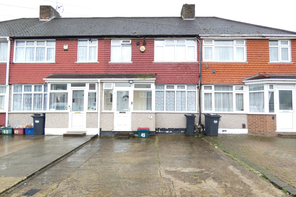 3 bed terraced house for sale in Lansbury Avenue, Feltham 0