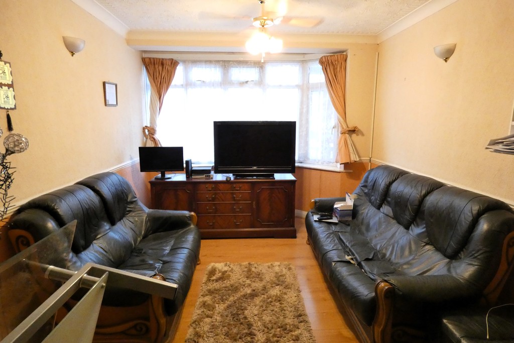 3 bed terraced house for sale in Lansbury Avenue, Feltham 2