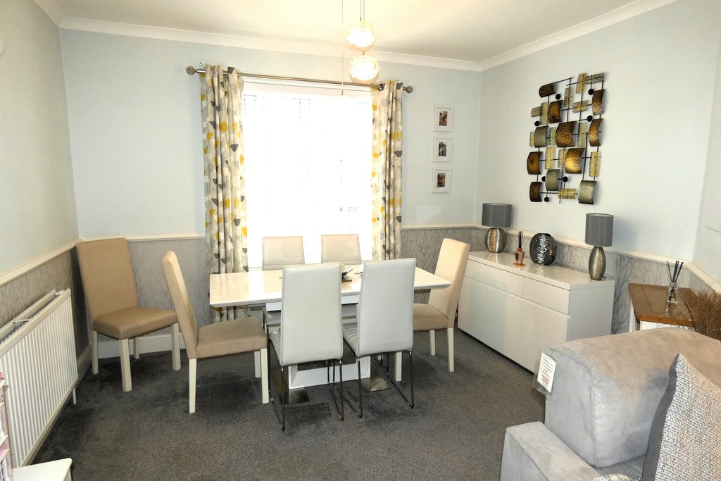 3 bed semi-detached house for sale in Burns Avenue, Feltham 6